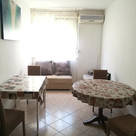 Nice And Cozy Two Single Bed Room Split Extérieur photo