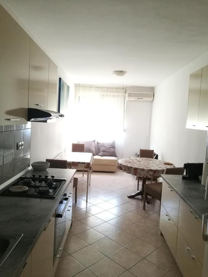 Nice And Cozy Two Single Bed Room Split Extérieur photo
