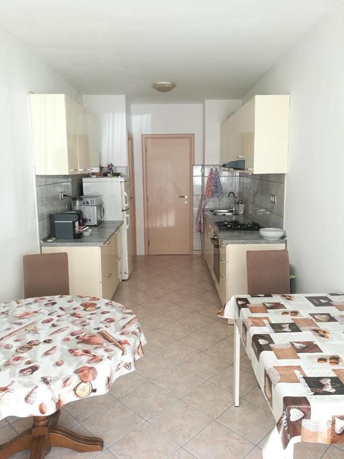 Nice And Cozy Two Single Bed Room Split Extérieur photo