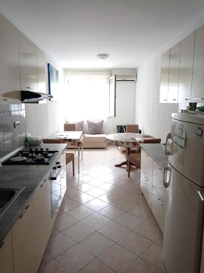 Nice And Cozy Two Single Bed Room Split Extérieur photo