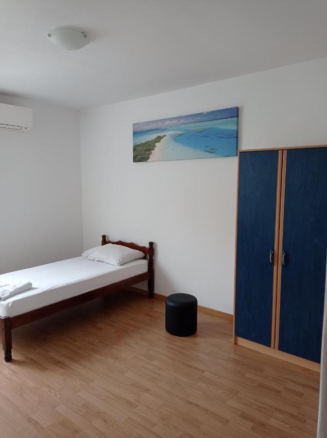 Nice And Cozy Two Single Bed Room Split Extérieur photo